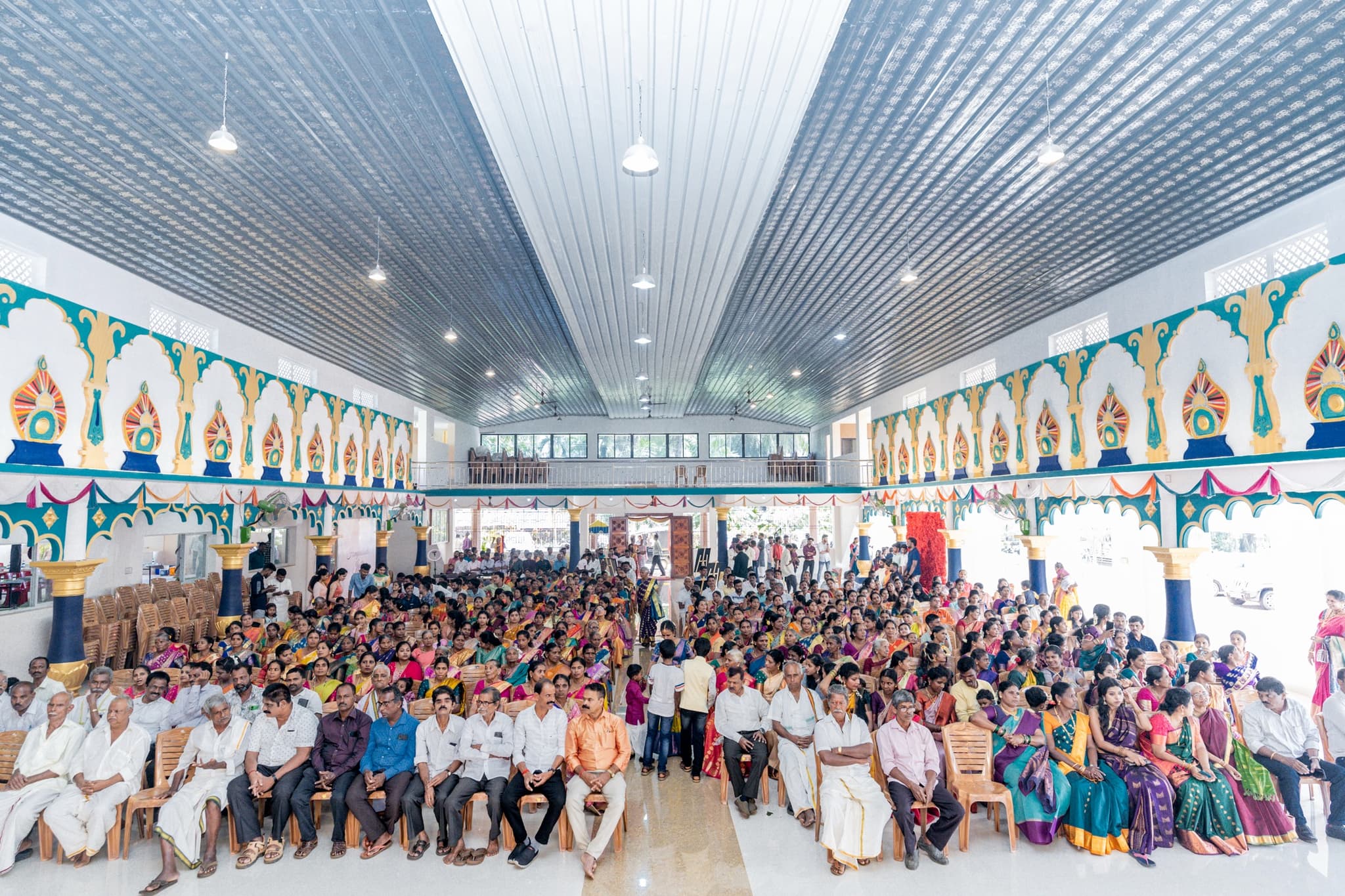 360-Degree Wedding Photography capturing an entire wedding hall filled with guests